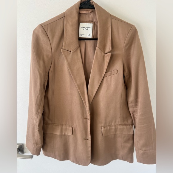 Abercrombie & Fitch Jackets & Blazers - Abercrombie Camel Blazer size 6